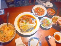 双椒鱼头-钟掌勺忘不了地道湘菜(新天地假日广场店)
