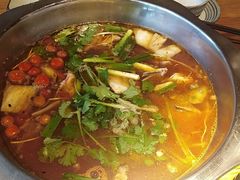 -野山舂·贵州现舂酸汤火锅(鸿通城店)