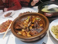 -阿瓦山寨·湘菜现炒·剁椒鱼头王(咸阳总店)