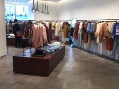 -URBAN REVIVO(上海中庚漫游城店)