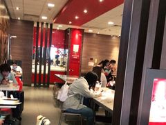 大堂-麦当劳(汉口火车站候车室店)