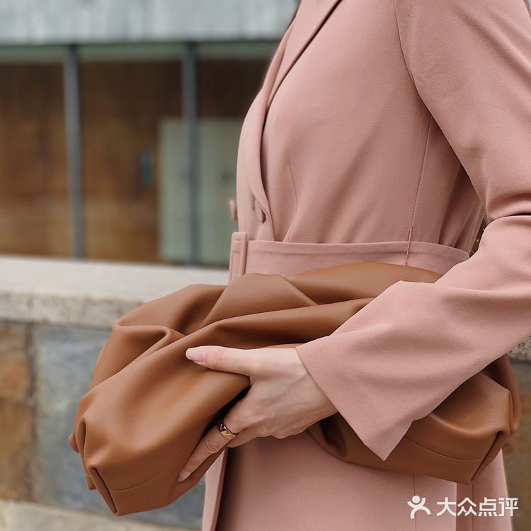 OOTD | 这个春天一定要拥有的烟雾粉西装