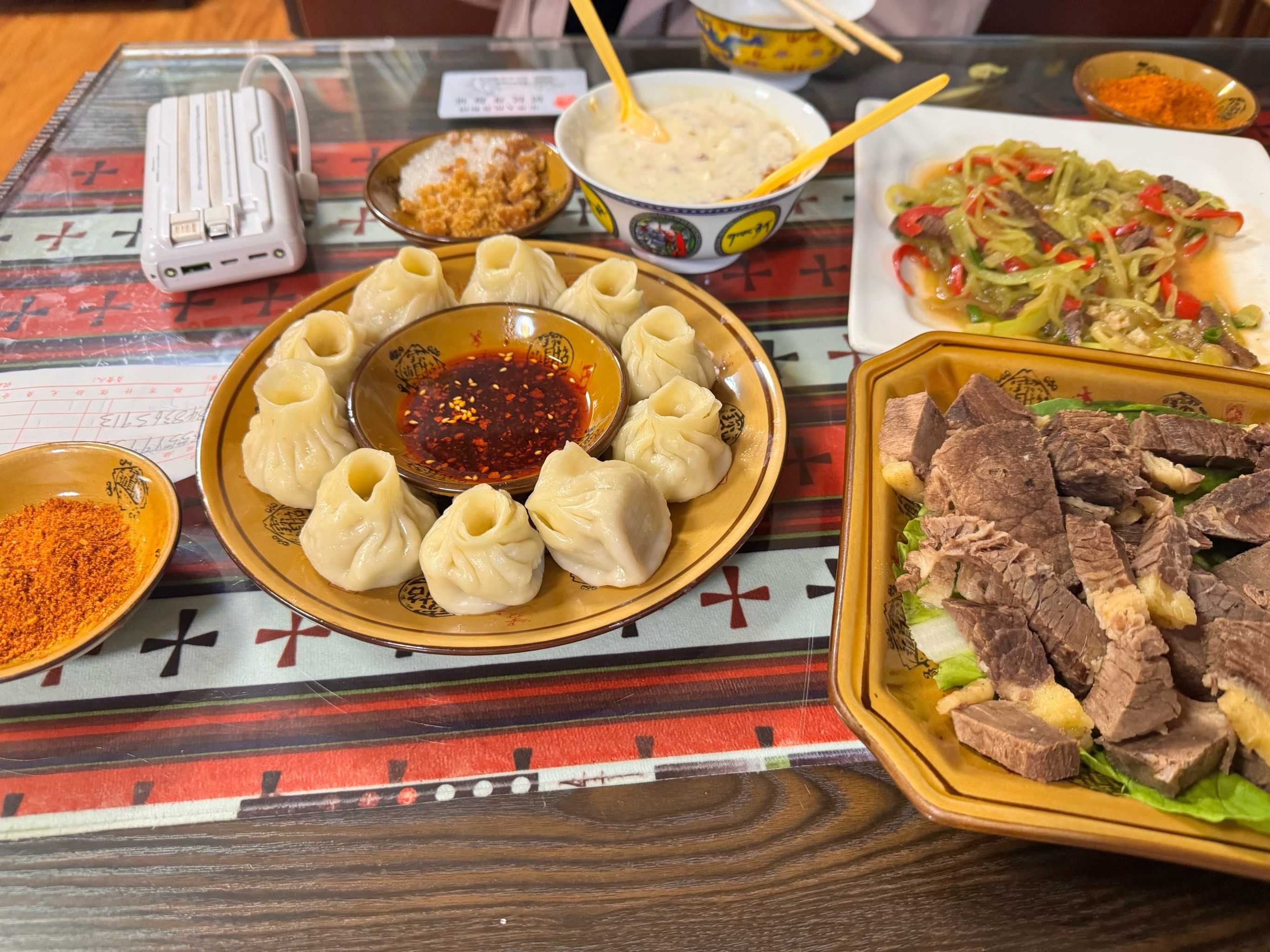 菜品很好吃,环境很好
推荐牦牛肉,牛肉包子,莴笋炒肉,酥油茶

