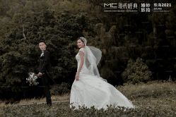 -现代经典婚纱摄影