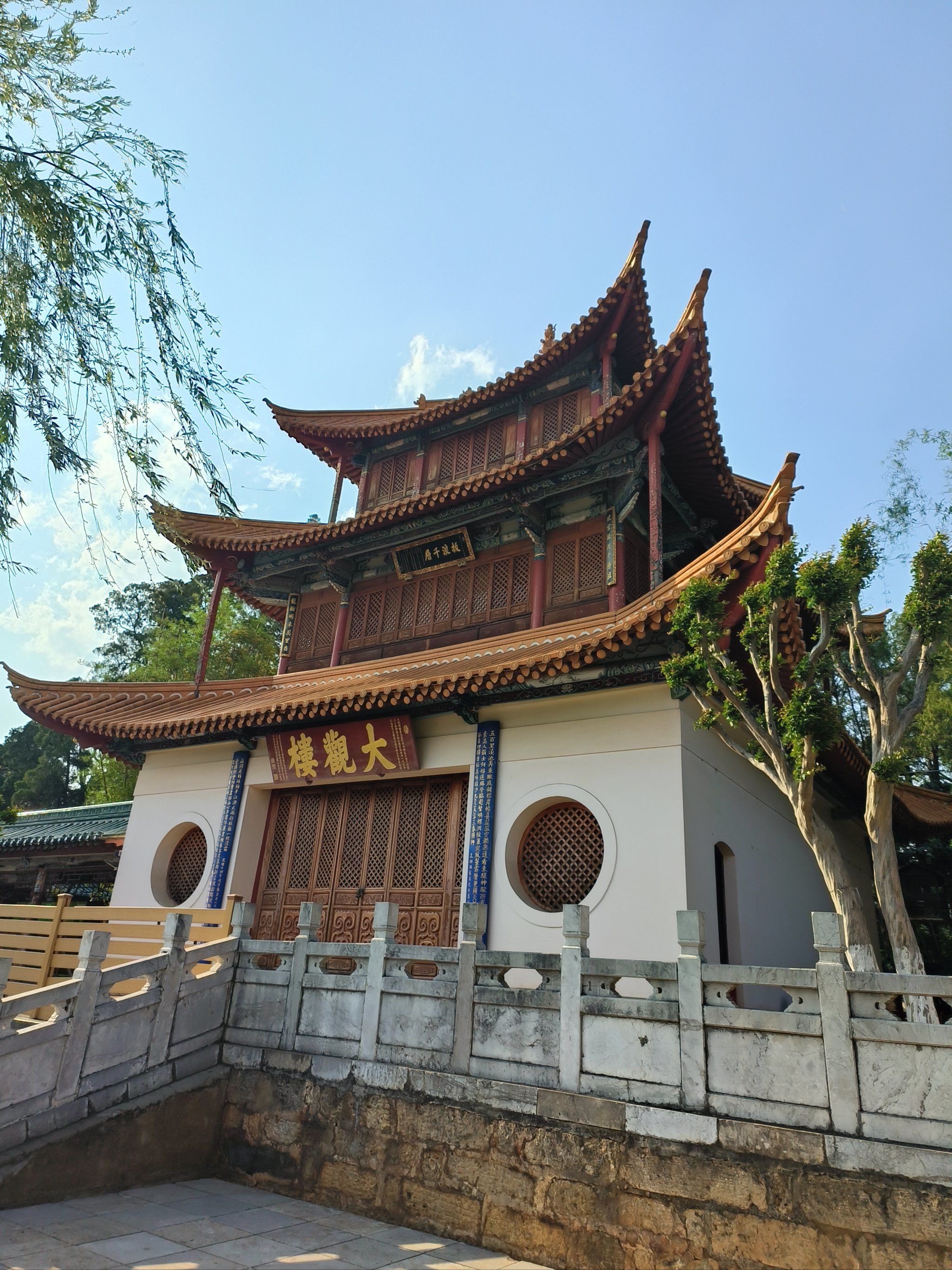 昆明的大观公园风景很好,现在也不需要门票,也不需要提前预约,公园里