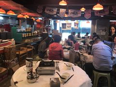 大堂-鲜入围煮花胶鸡海鲜火锅