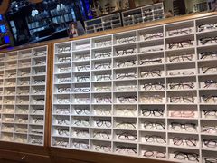 -三叶眼镜城批发市场(上海火车站店)