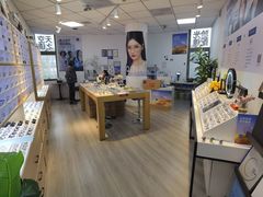 -天空之镜眼镜店蔡司依视路配镜授权零售店(望京颐堤港店)