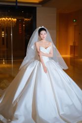 -拉瑞娜LaReine婚纱礼服高级定制