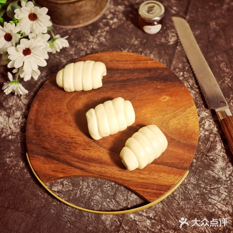像云朵一样肥嘟嘟的香肠卷，你喜欢这样的早餐吗？