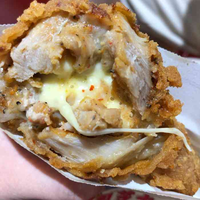 吴美丽·芝士鸡腿(国大店)-"吴美丽炸鸡 招牌芝士大鸡腿 鸡腿肉里.