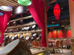 -老滇山寨•云南特色菜•地方菜•民族风情歌舞表演(金碧店)