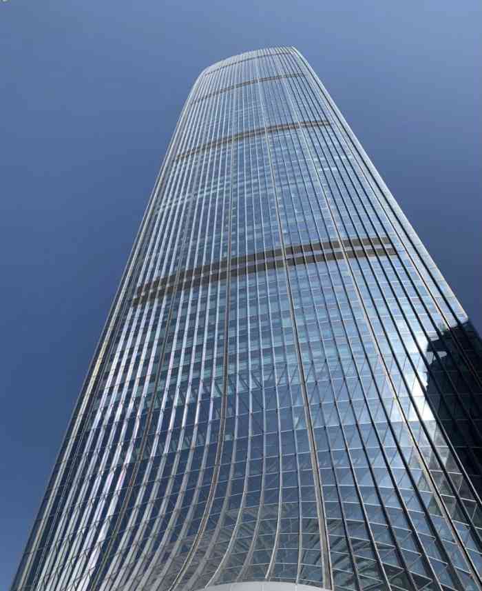 位于京基100旁边的kkmall在罗湖区算是第二大商场接驳地铁大剧院站