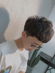 -诗悦发型烫染SALON