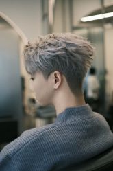 -一家只做男发烫染的店
