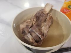 骨头汤-周震馄饨