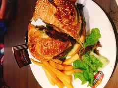-拉亚汉堡经典餐厅(商城路店)