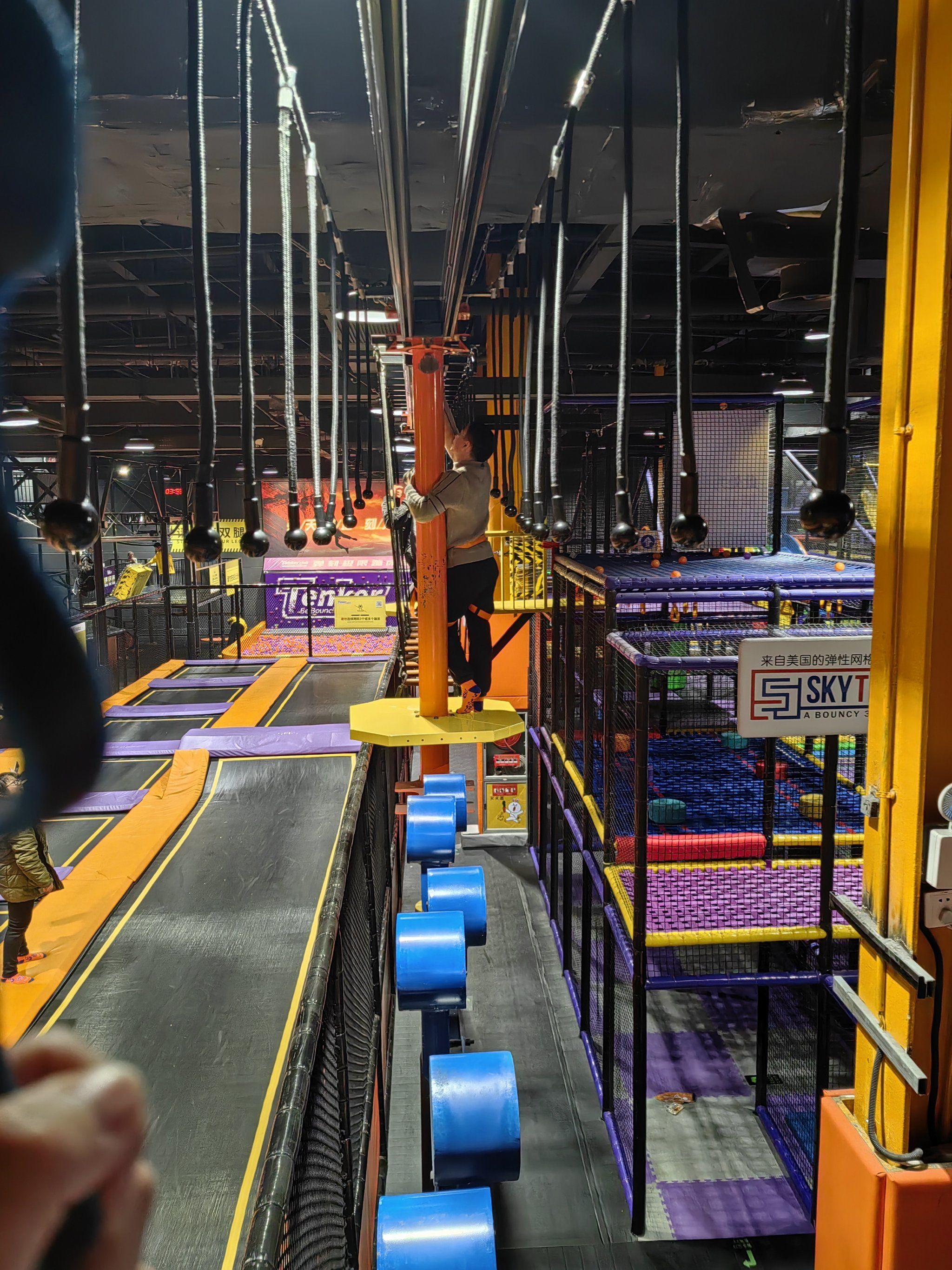 寻找杭州年味 

「tenker club弹刻极限主题公园 · 蹦床