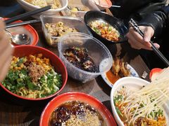 -爆炸头阿姨小四川正宗川味小吃(无任何分店)