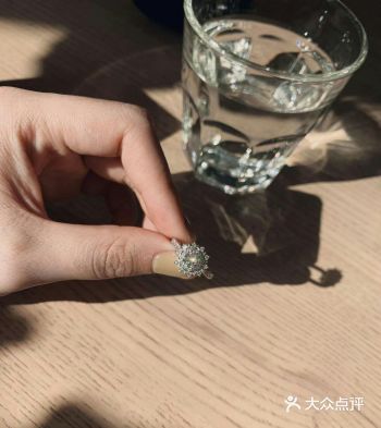 人的一生好重要，妹妹终于要结婚了，我要送她璀璨