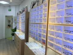 -天空之镜眼镜店蔡司依视路配镜授权零售店(望京颐堤港店)
