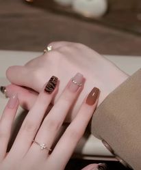 -悦指间美甲美睫