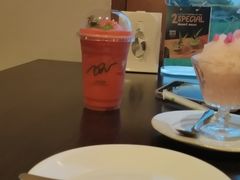 -Chom Cafe and Restaurant