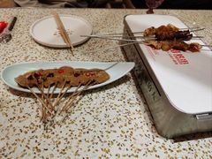 -小董哥烤串·爆汁大油边(故宫店)