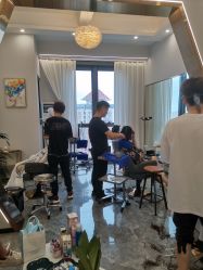 -V8潮牌·接发烫染连锁