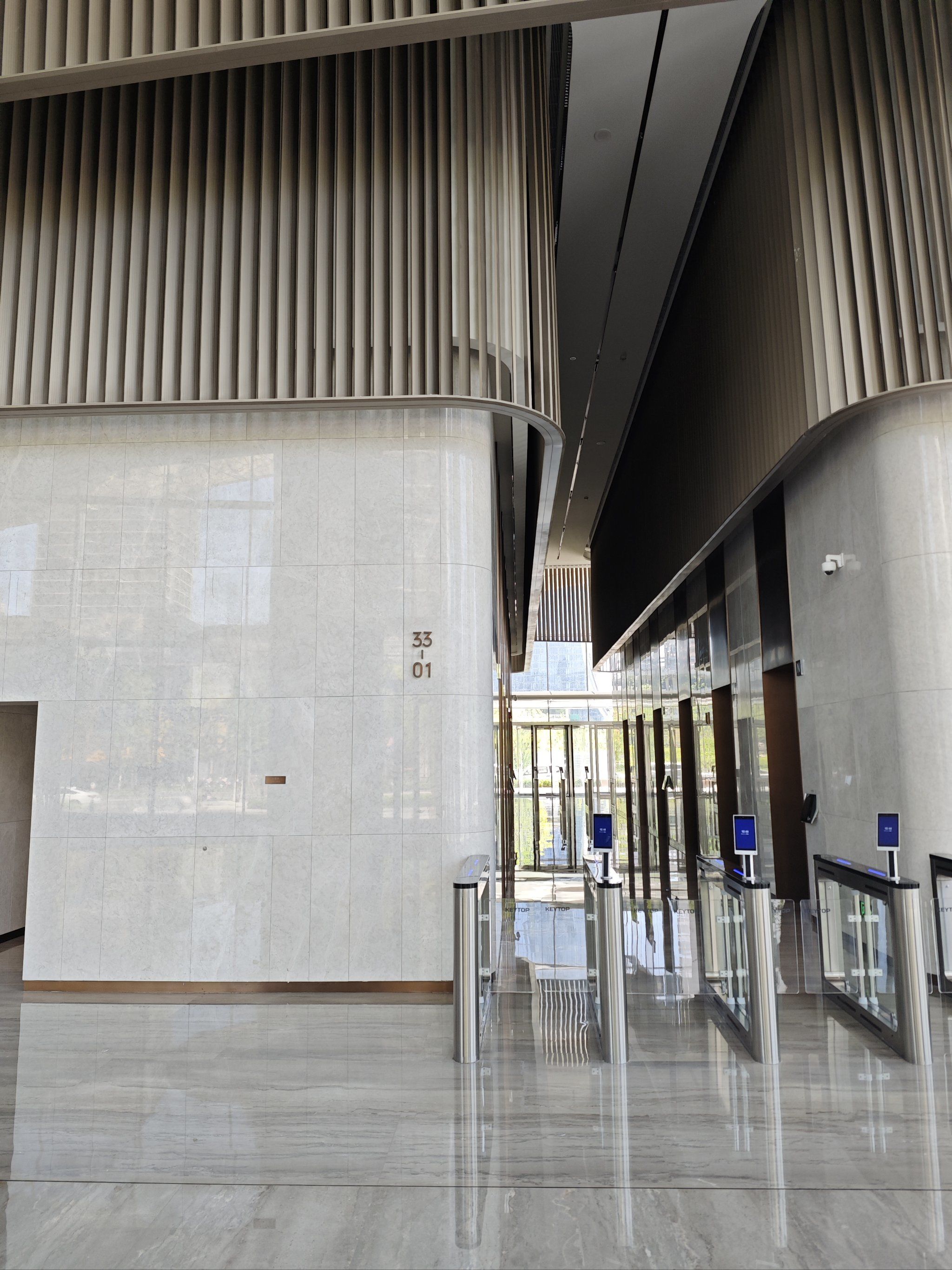 华润置地中心大堂很高端