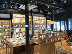 -猫的天空之城概念书店(杭州南宋御街店)
