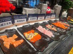 -钱小奴海鲜自助黑金店(杭州滨江龙湖店)