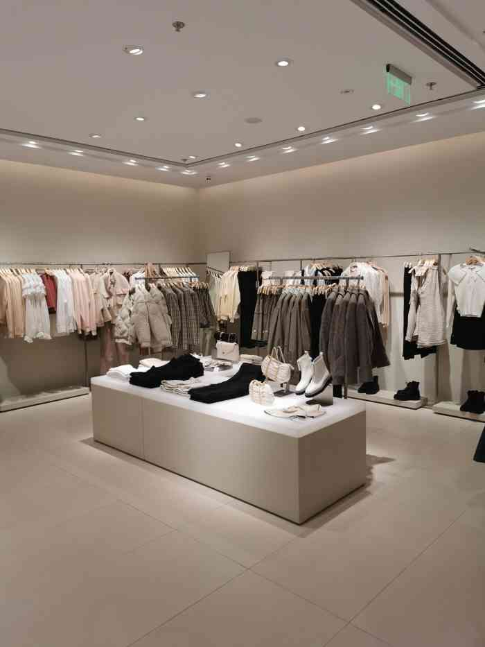 urban revivo(北城天街店)-"在更衣室的小姐姐们态度和工作效率都不错