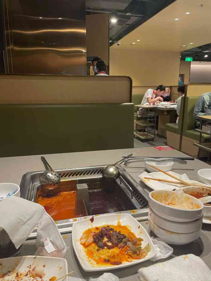 海底捞火锅(聚乐汇店)-"春节期间来吃海底捞,人气还是挺旺的,服务.