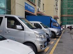-新阳丽舍花园小区-内部地面停车场