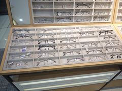 -光明眼镜·蔡司授权(徐泾店)
