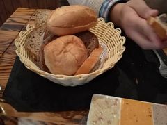 面包筐-申德勒加油站餐厅(三里屯北小街店)