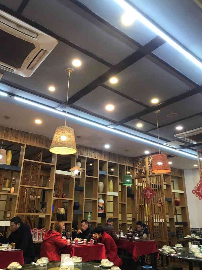 本家诱惑餐厅-"地址在双港中路1号,蛮好找的.三个大人点.