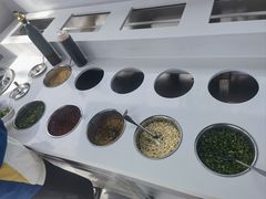 -茅草房·河畔园林火锅