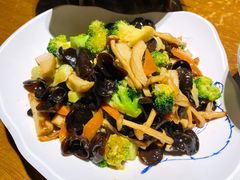 -95号酱骨·一块豆腐(展春园西路店)