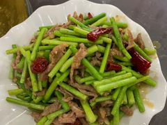 农家蒜苗炒肉-谭家菜农夫山庄