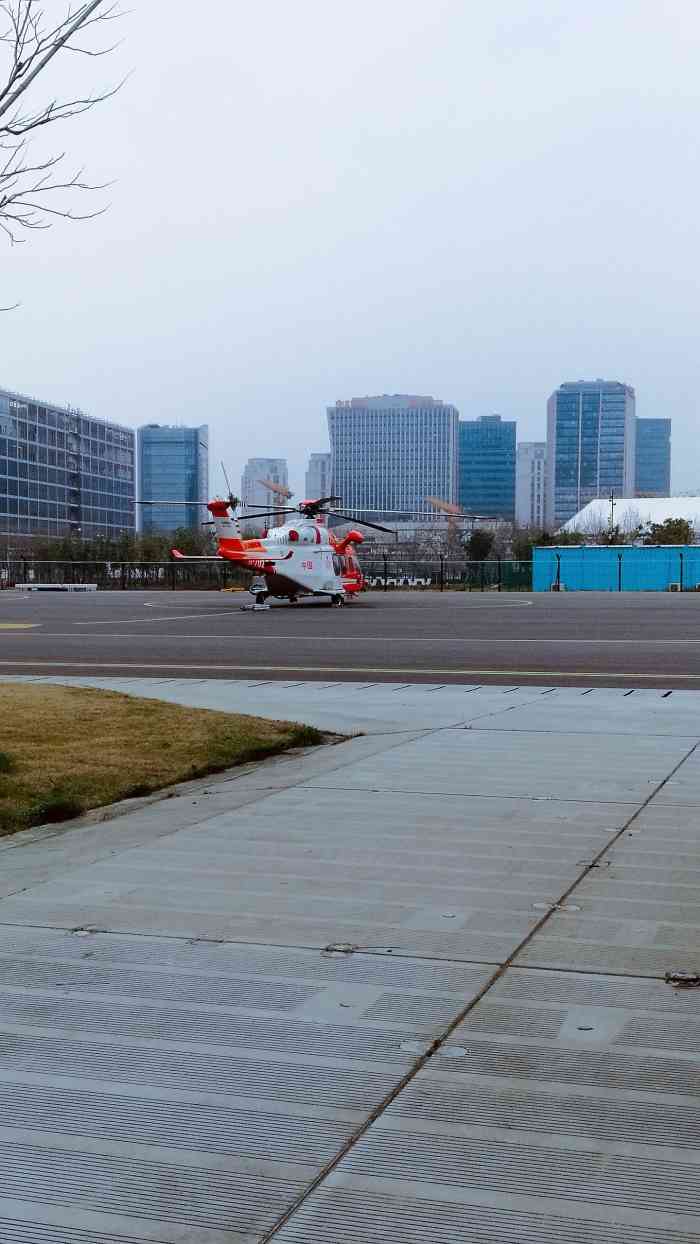 龙耀滨江广场-"在徐汇滨江往南的延伸段,过了龙脊桥就看到.