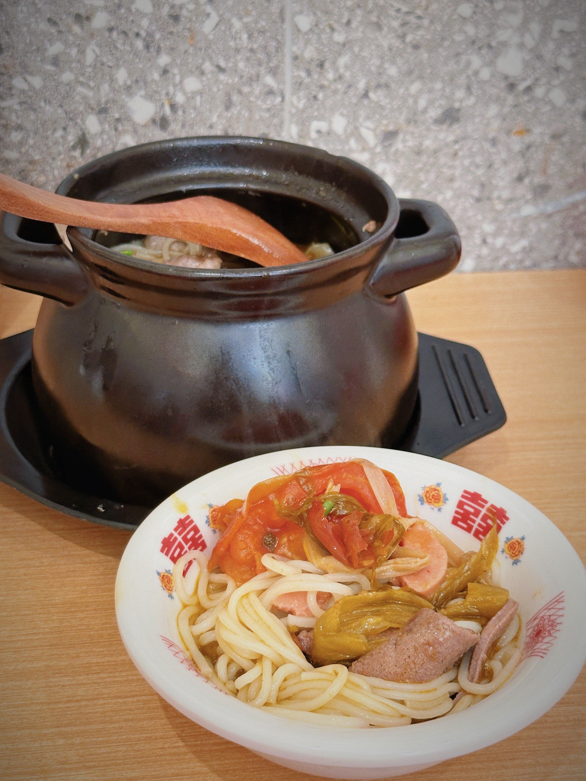 来重庆一定要吃的罐罐米线!就在解放碑附近7515