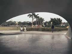 -万绿园