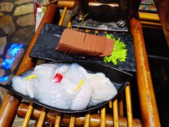 -老牌坊云南鱼豆花火锅(爱建店)