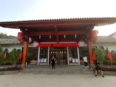 -腾冲洞山温泉村