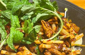 Dushan Shrimp Sour Pig Intestine Beef
