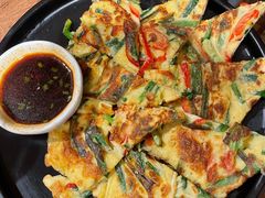 海鲜葱饼-明洞阿姨·韩式酱蟹烤肉·创意料理(三元桥店)