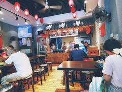大堂-爆炸头阿姨小四川正宗川味小吃(无任何分店)