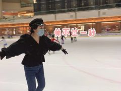 -冰纷万象滑冰场(深圳万象城店)
